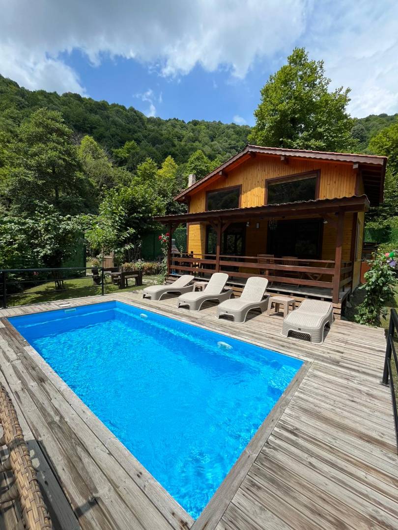 Memnuniye'de Muhteşem Doğa İçerisinde, Isıtmalı Havuzlu, Kiralık Bungalov - Sapanca / Memnuniye