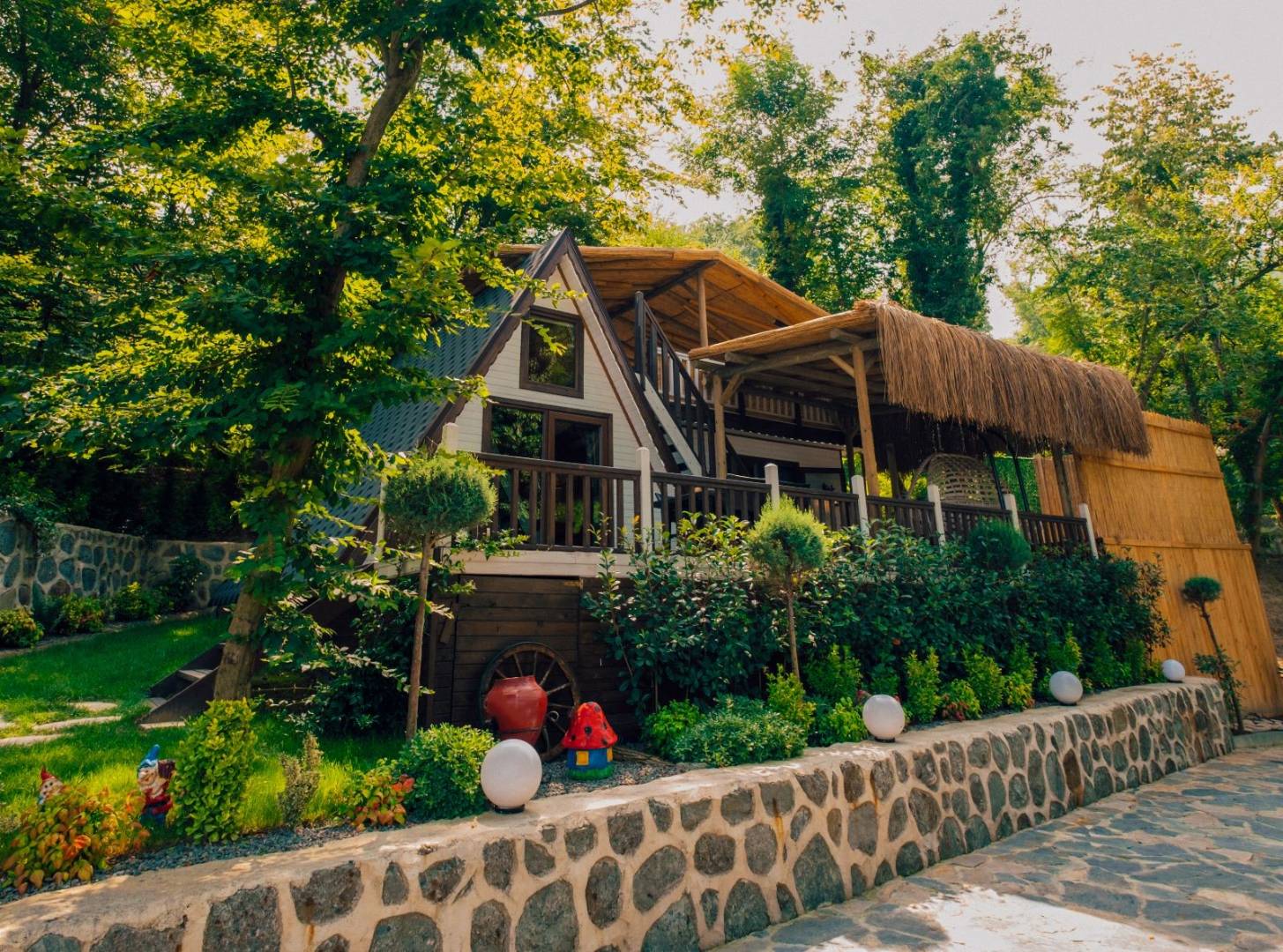 Nailiye'da Muhteşem Doğada, Isıtmalı Özel Havuzlu, Konforlu Bungalov - Sapanca / Nailiye