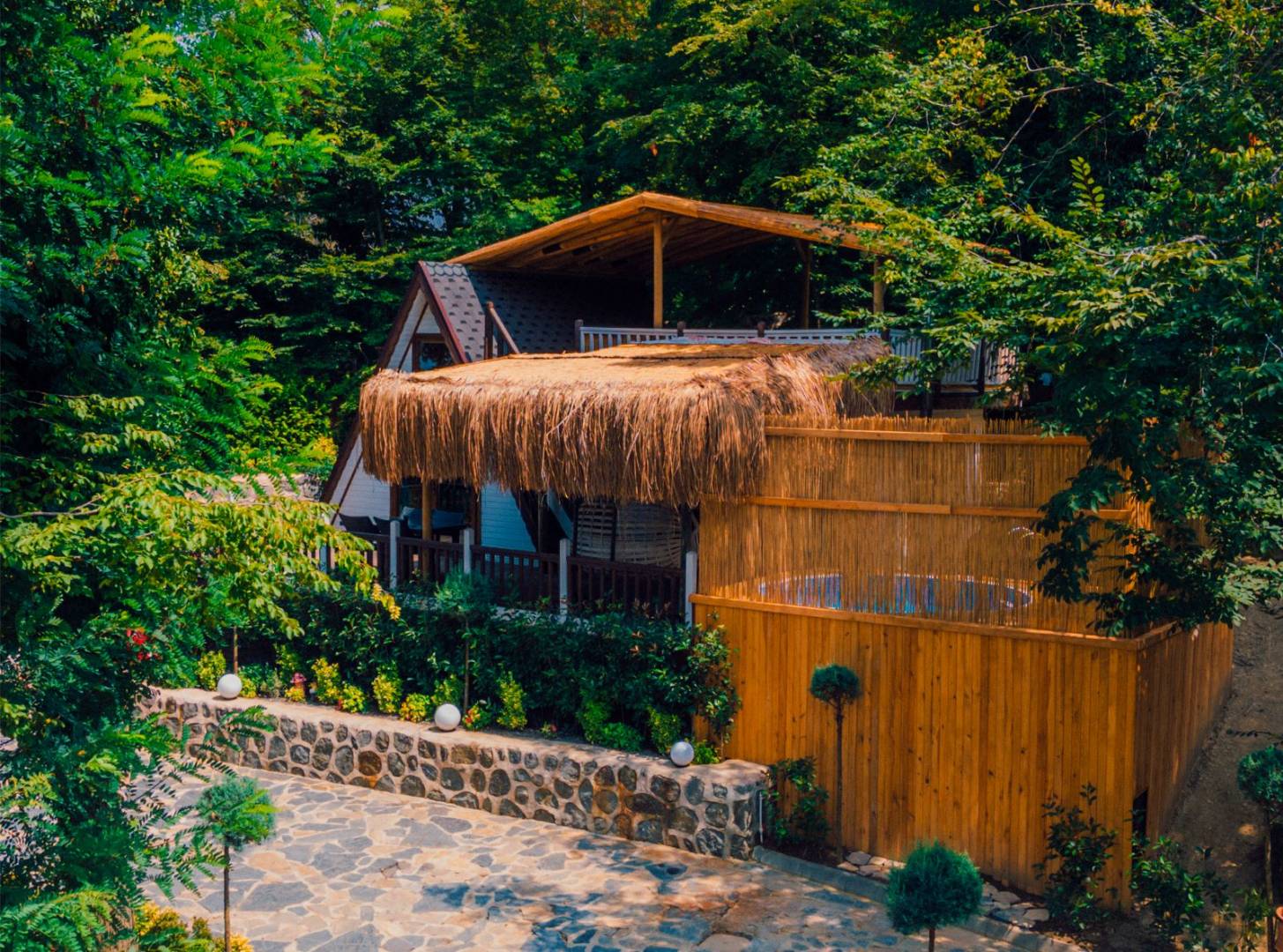 Nailiye'da Muhteşem Doğada, Isıtmalı Özel Havuzlu, Konforlu Bungalov fotoğraf 3