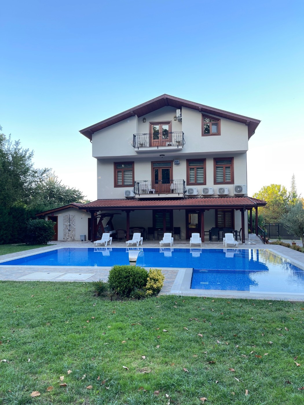 Sakarya Sapanca'da Elverişli Konumda, Özel Havuzlu, Geniş Villa fotoğraf 2