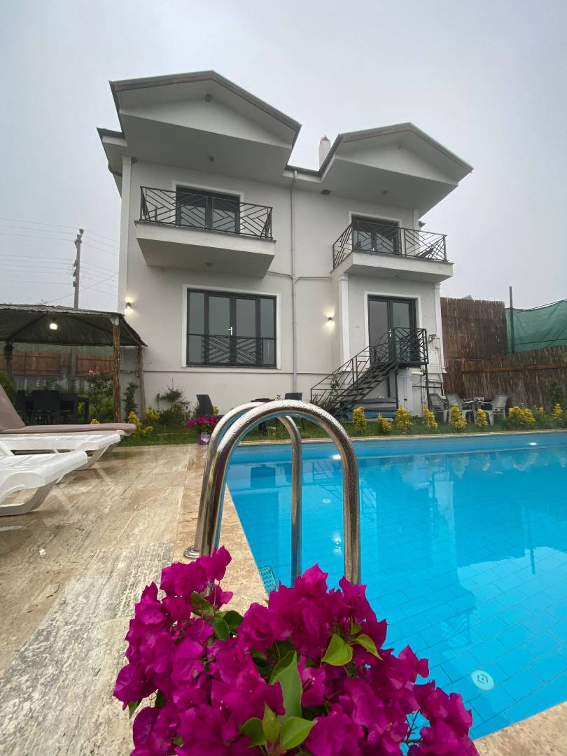 Sakarya Sapanca'da Geniş Bahçeli, Isıtmalı Havuzlu, Konforlu Villa fotoğraf 2