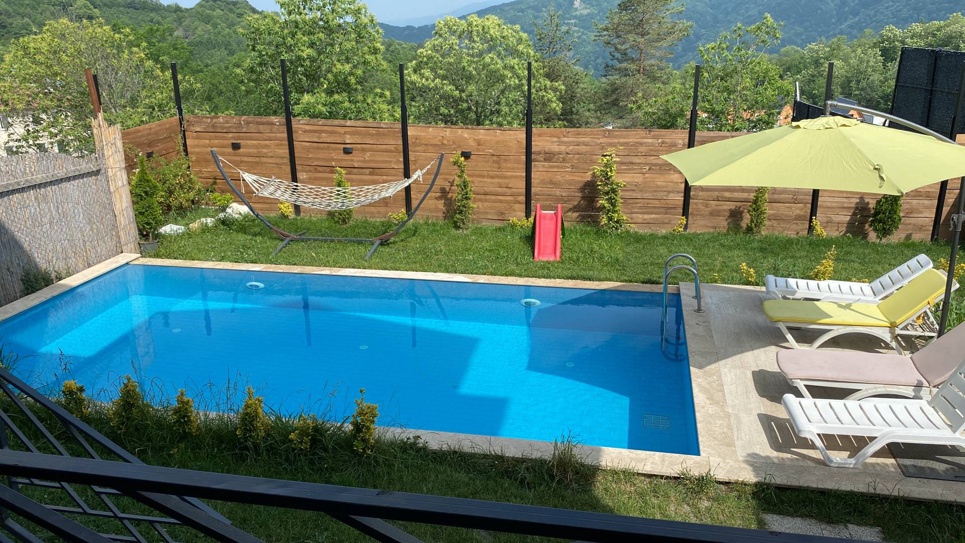 Sakarya Sapanca'da Geniş Bahçeli, Isıtmalı Havuzlu, Konforlu Villa fotoğraf 3