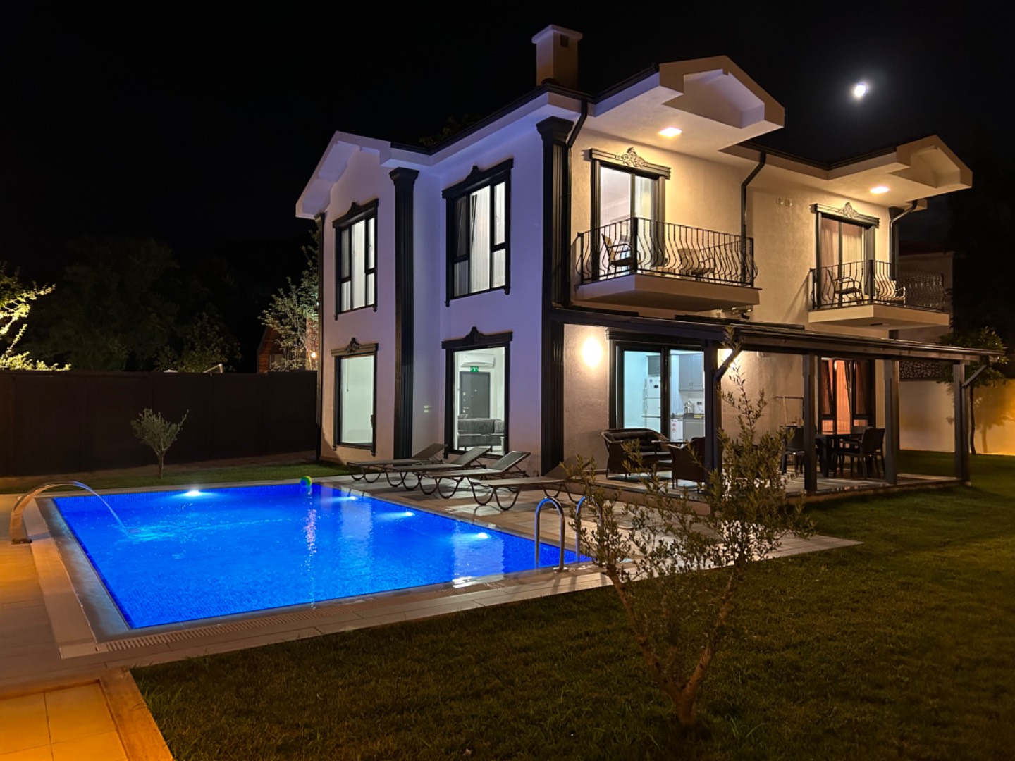 Sakarya Sapanca'da Geniş Bahçeli, Özel Havuzlu, Lüks Villa fotoğraf 3