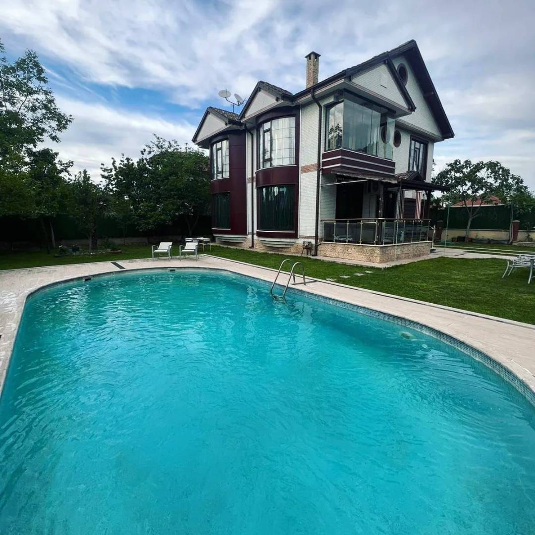 Sapanca Çayiçi'nde Merkezi Konumda, Isıtmalı Havuzlu, Lüks Villa fotoğraf 2