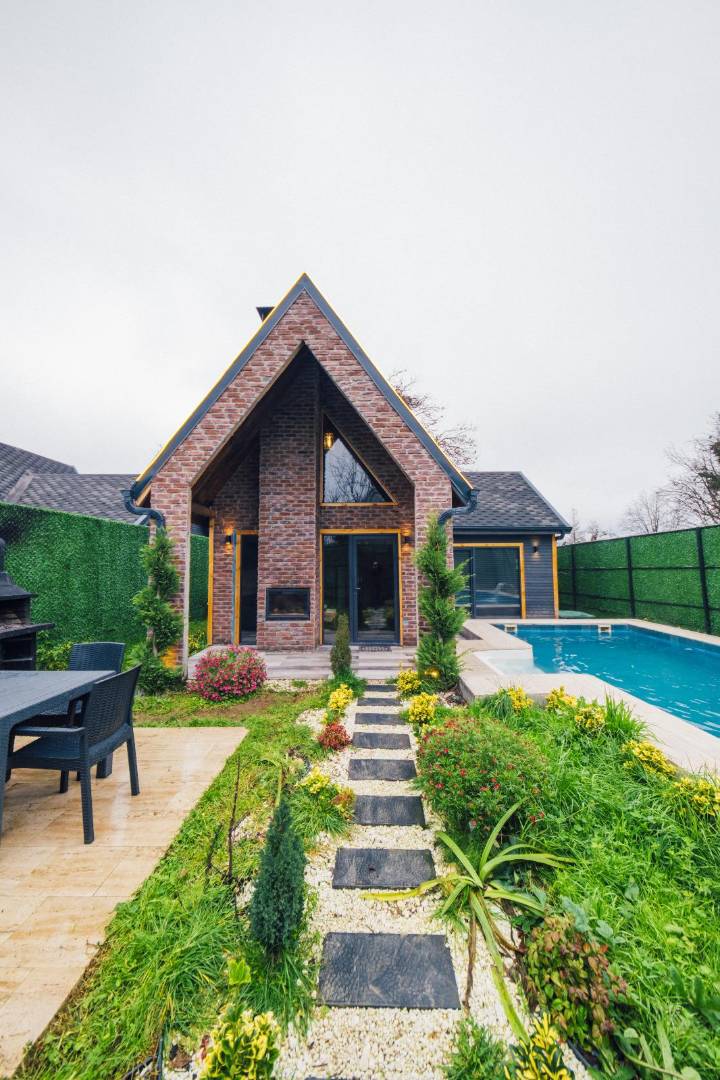 Sapanca Çayiçi'nde Muhteşem Doğada, Isıtmalı Havuzlu, Kiralık Bungalov - Sapanca