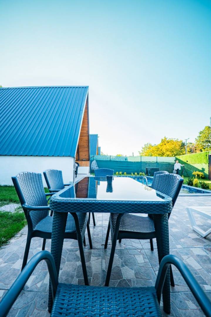 Sapanca Çayiçi'nde Sakin Konumda, Isıtmalı Havuzlu, Kiralık Bungalov - Sapanca