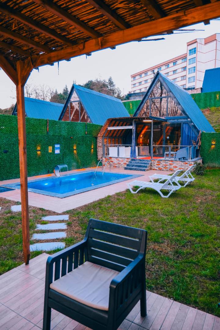 Sapanca Gazipaşa'da Doğa İle İç İçe, Isıtmalı Havuzlu, 2+1 Bungalov - Sapanca