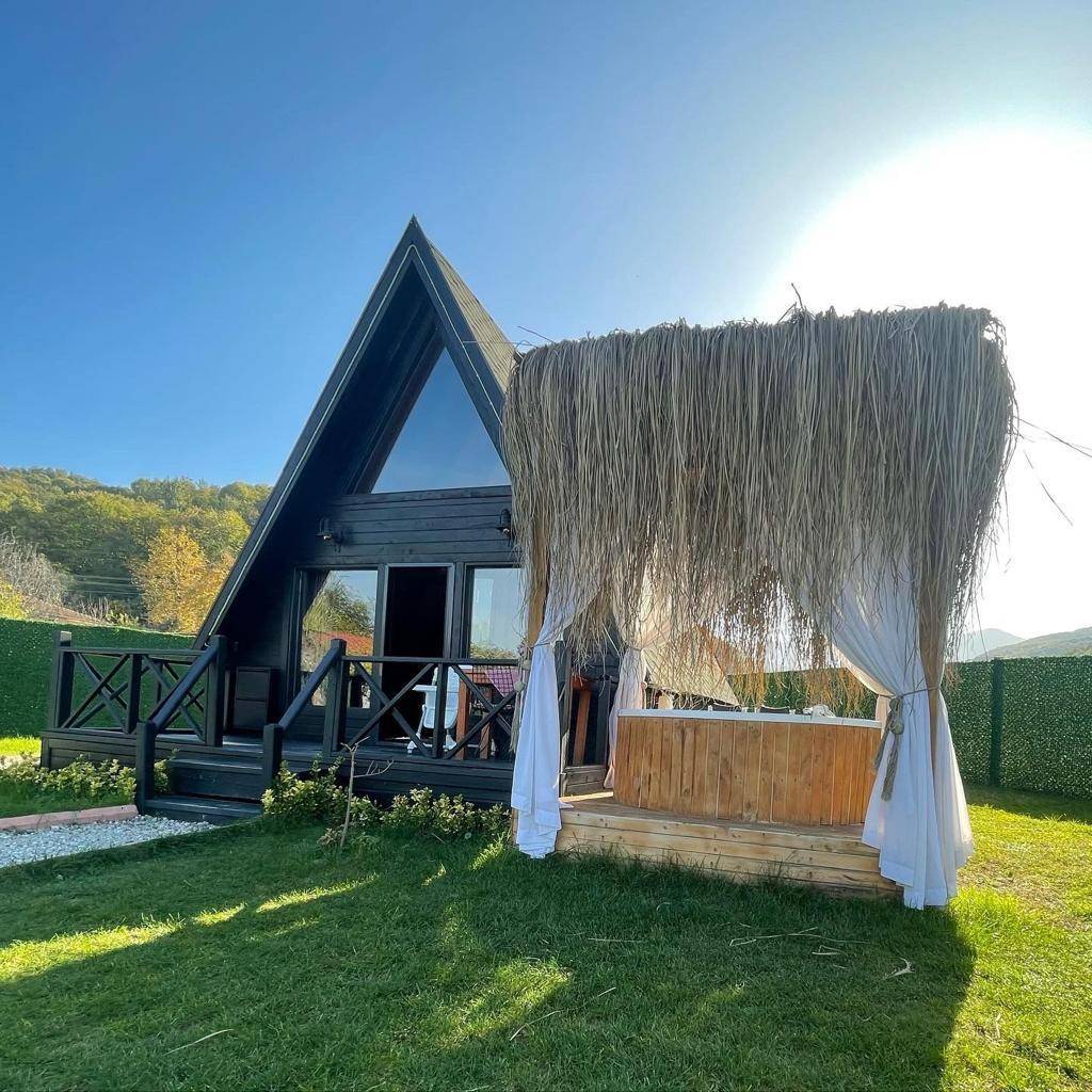 Sapanca Gazipaşa'da Geniş Bahçeli, Isıtmalı Havuzlu, Kiralık Bungalov fotoğraf 2