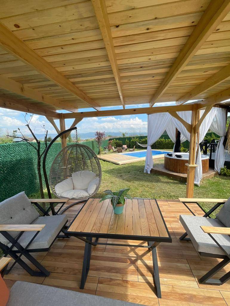 Sapanca Gazipaşa'da Geniş Bahçeli, Isıtmalı Havuzlu, Kiralık Bungalov fotoğraf 3