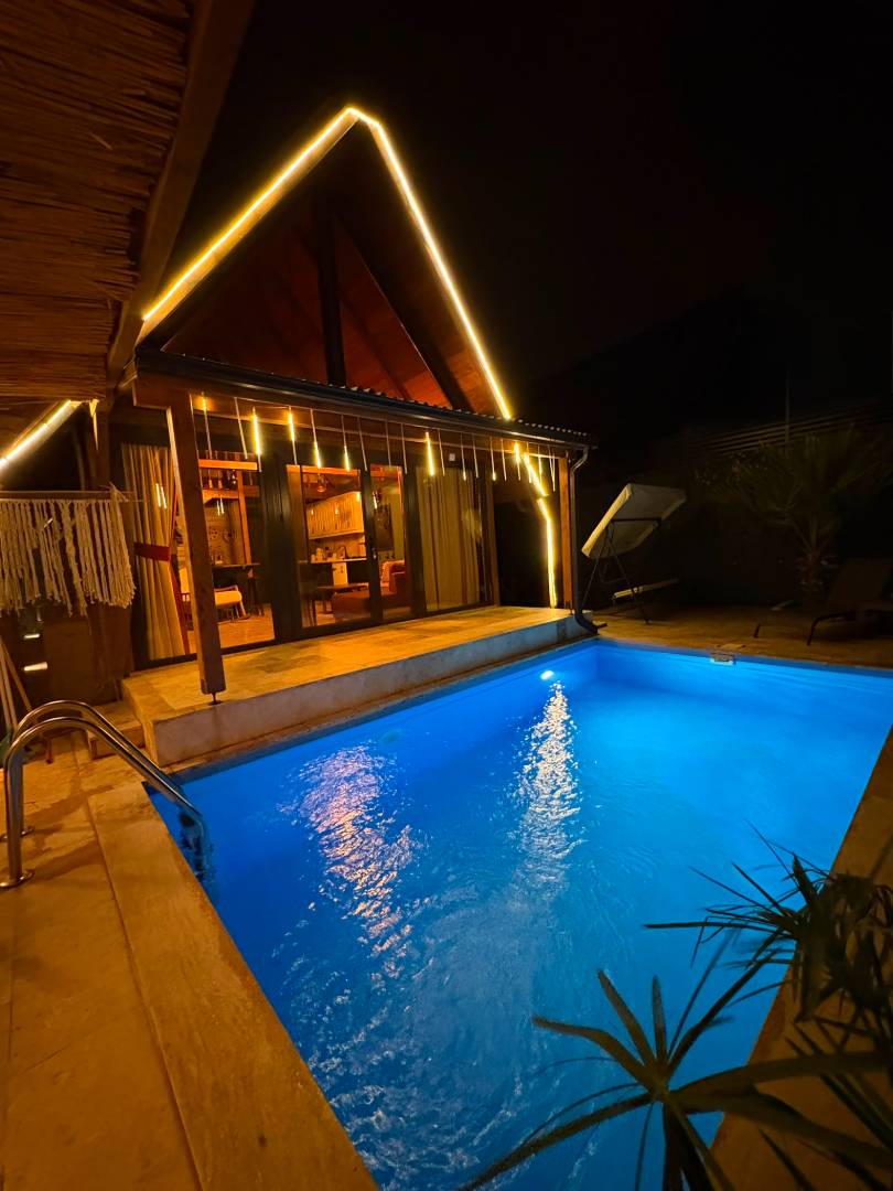 Sapanca Göl'de Merkezi Konumda, Isıtmalı Havuzlu, Kiralık Bungalov fotoğraf 2