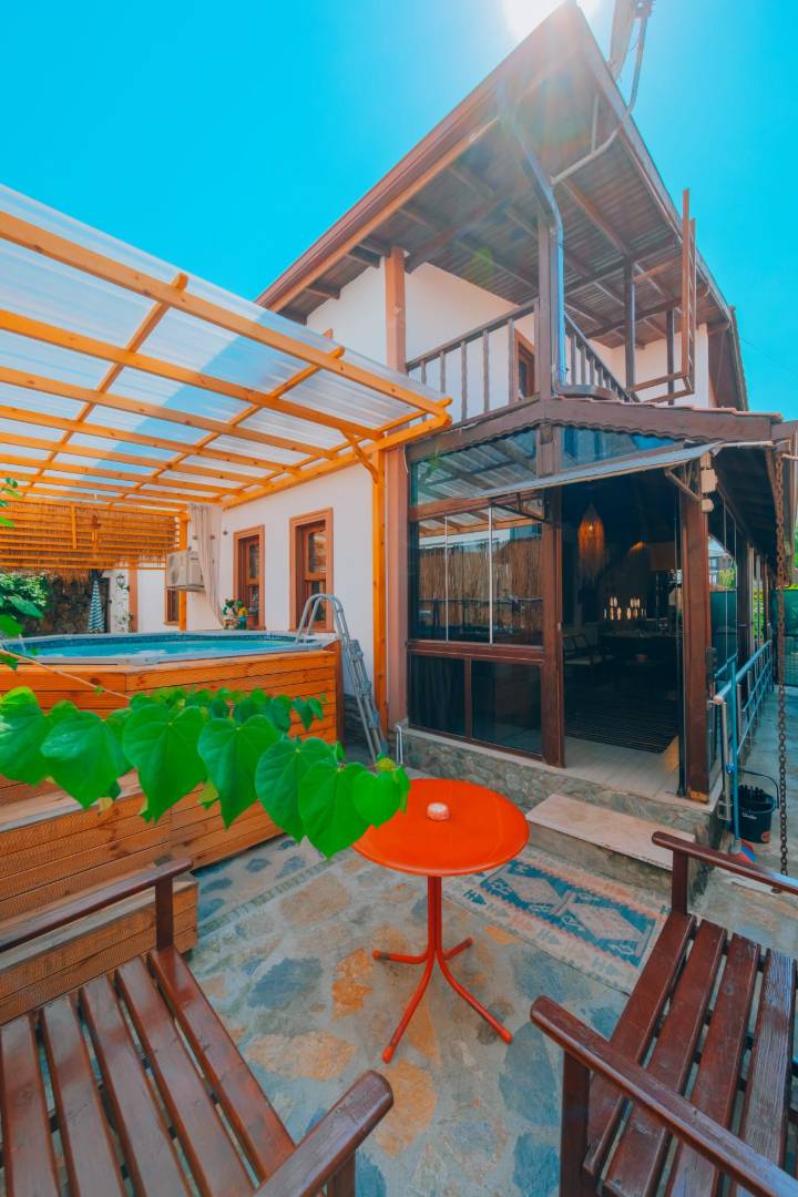 Sapanca Göl'de Otantik Tasarımlı, Isıtmalı Havuzlu, Jakuzili Villa - Sapanca / Göl