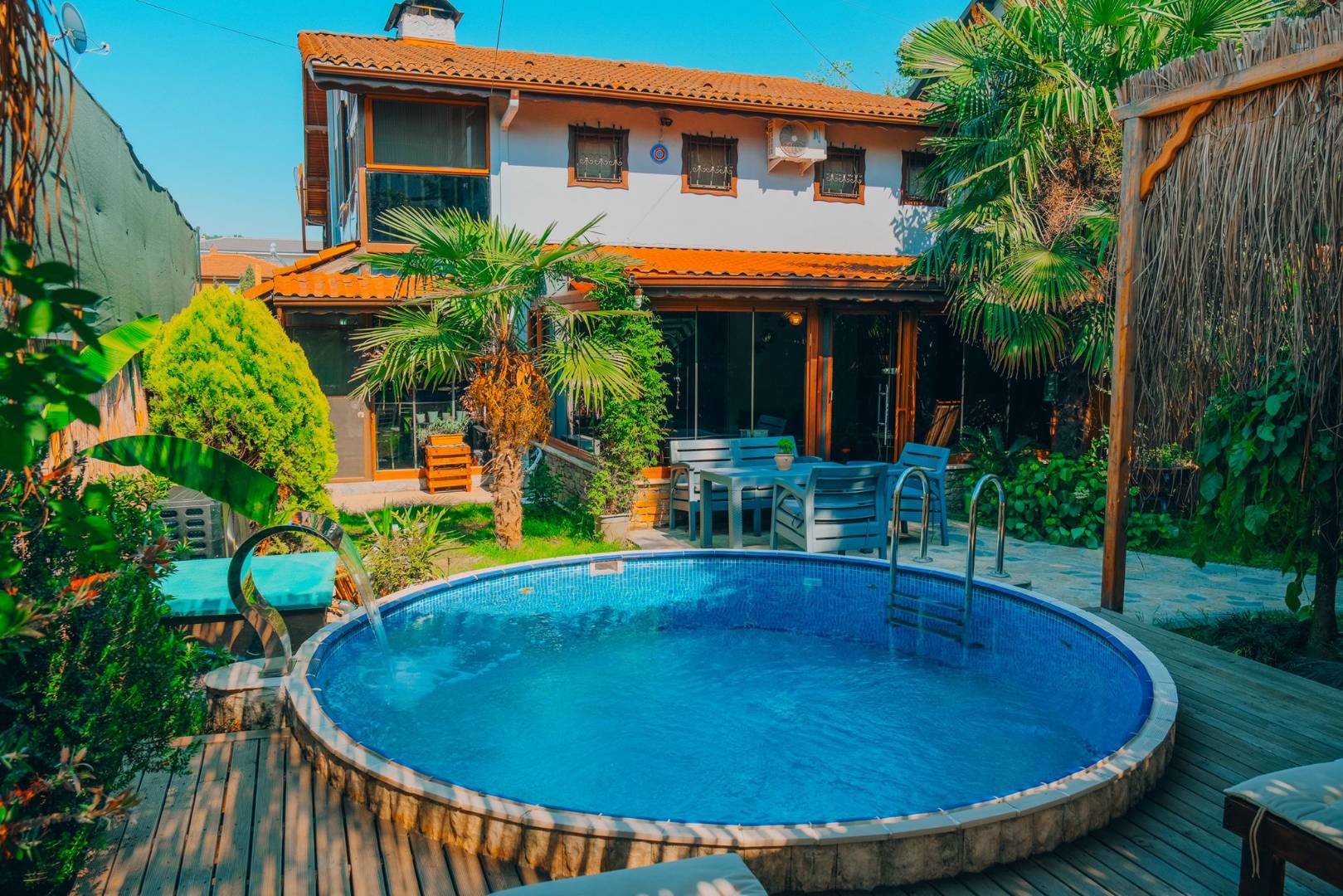 Sapanca Göl'de Yeşillikler İçerisinde, Isıtmalı Havuzlu, Otantik Villa - Sapanca / Göl