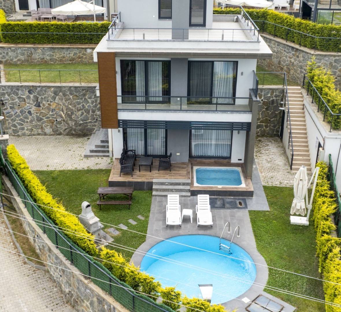 Sapanca Güldibi'nde Konforlu Tesiste, Isıtmalı Havuzlu, Modern Villa - Sapanca / Güldibi