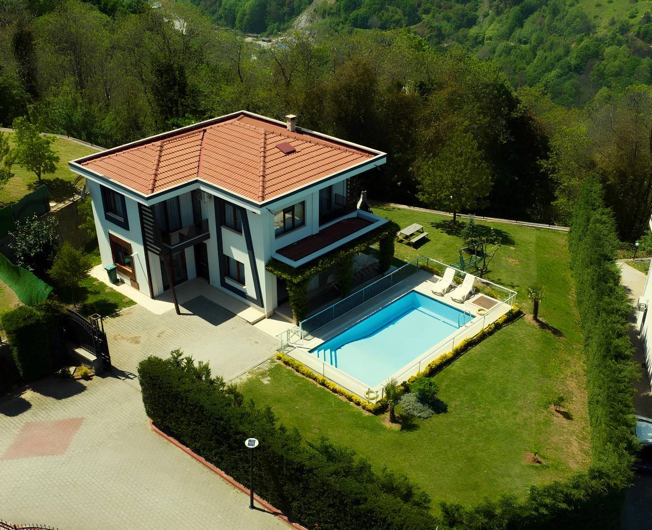 Sapanca Güldibi'nde Modern Tasarımlı, Isıtmalı Havuzlu, Kiralık Villa - Sapanca / Güldibi