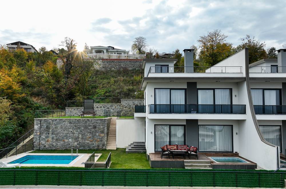Sapanca Güldibi'nde Muhteşem Tesiste, Özel Havuzlu, Modern Villa - Sapanca / Güldibi