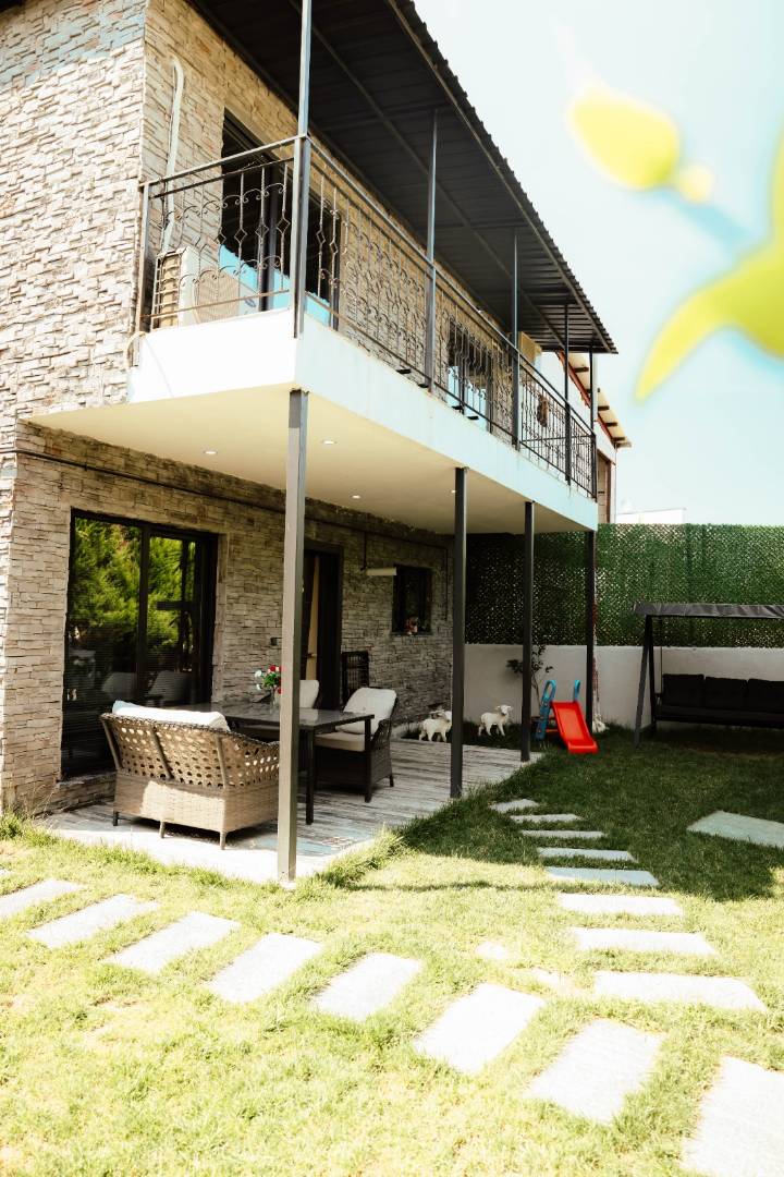 Sapanca Güldibi'nde Yemyeşil Bahçede, Özel Havuzlu, Taş Villa - Sapanca / Güldibi