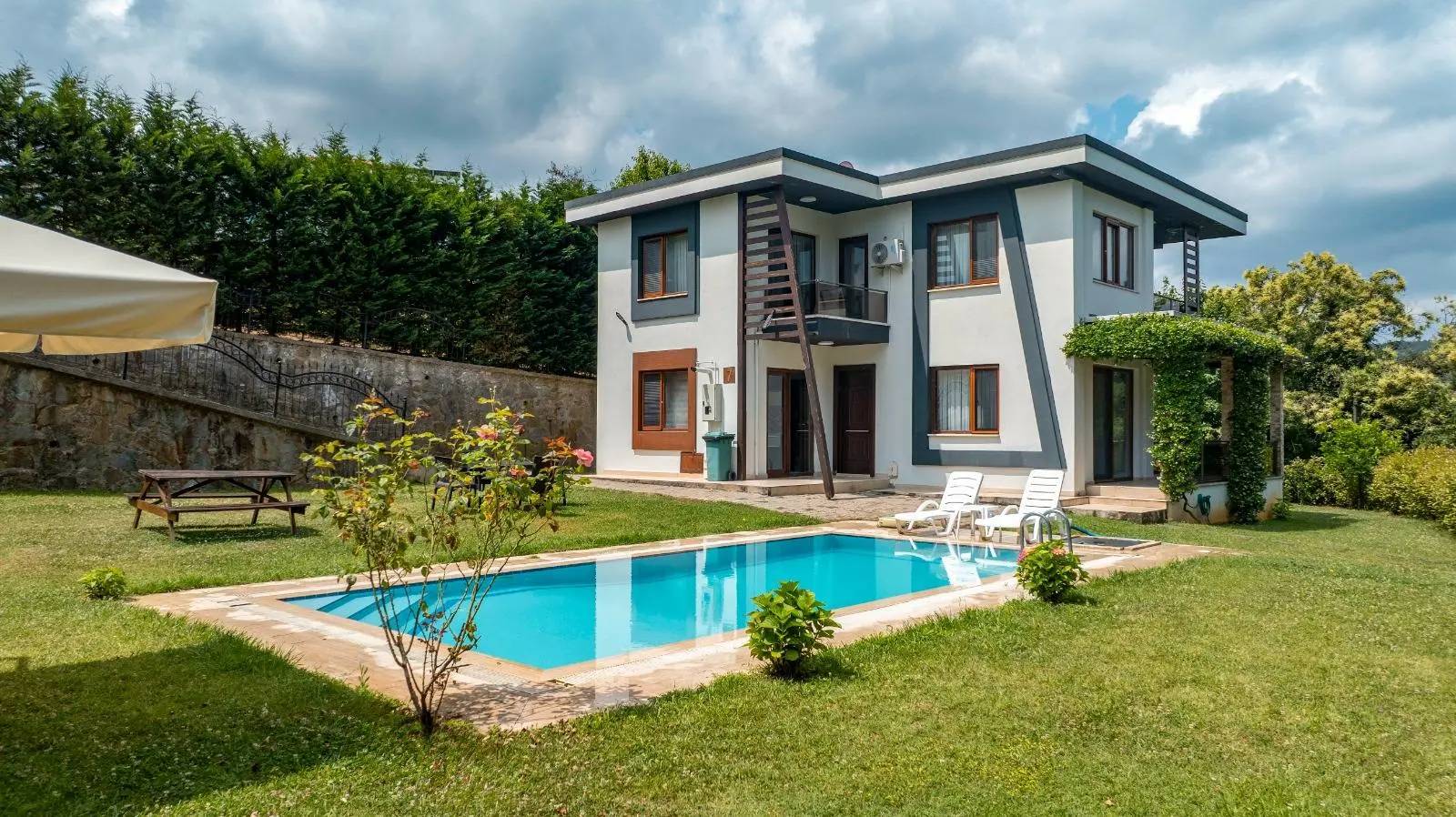 Sapanca Güldibi'nde Yeşillikler İçerisinde, Özel Havuzlu, 3+2 Villa - Sapanca / Güldibi