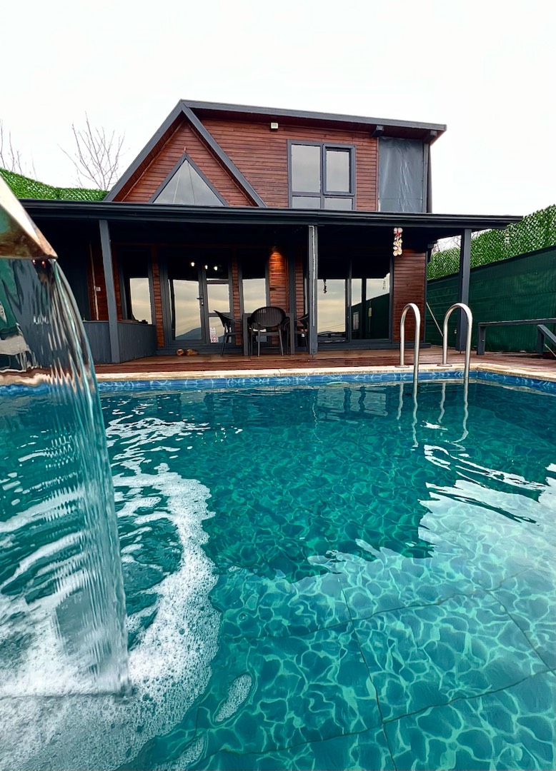 Sapanca Hacımercan'da Göl Manzaralı, Isıtmalı Havuzlu, Kiralık Bungalov - Sapanca / Hacımercan