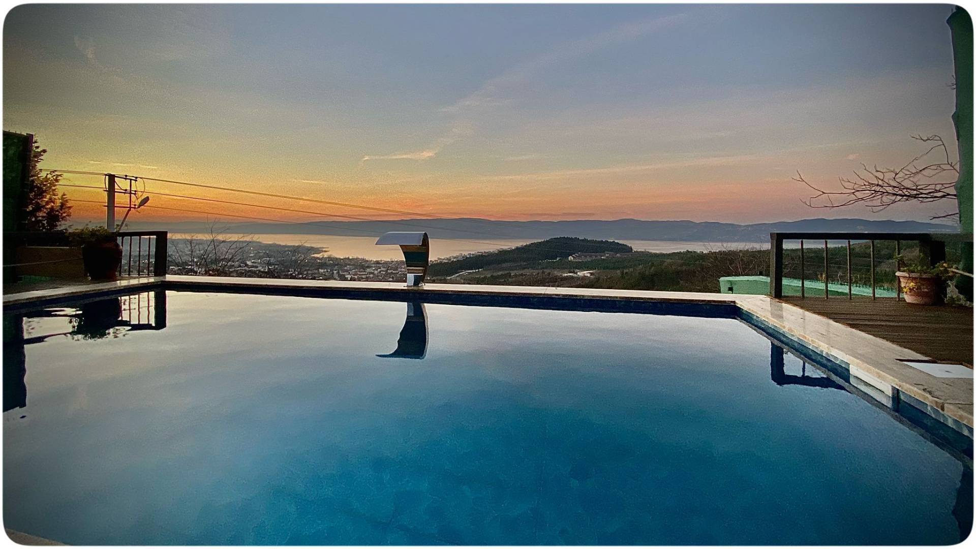Sapanca Hacımercan'da Göl Manzaralı, Isıtmalı Havuzlu, Kiralık Bungalov fotoğraf 2