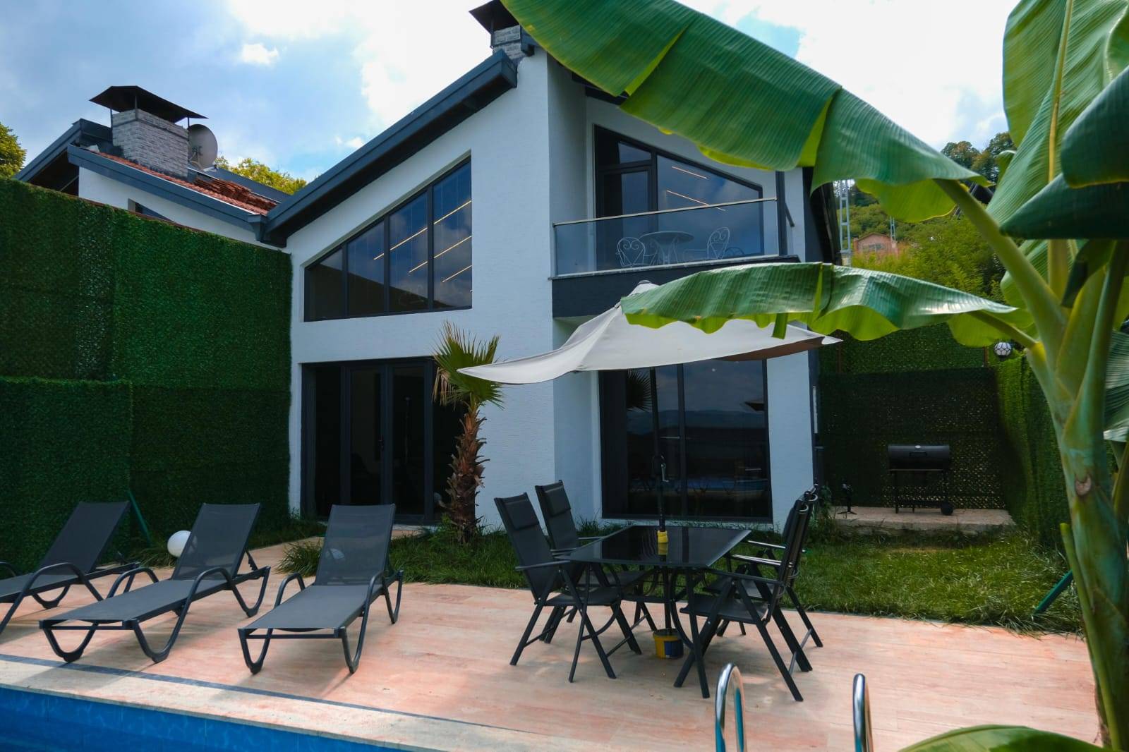 Sapanca İlmiye'de Göl Manzaralı, Özel Havuzlu, Çift Jakuzili Villa - Sapanca / İlmiye