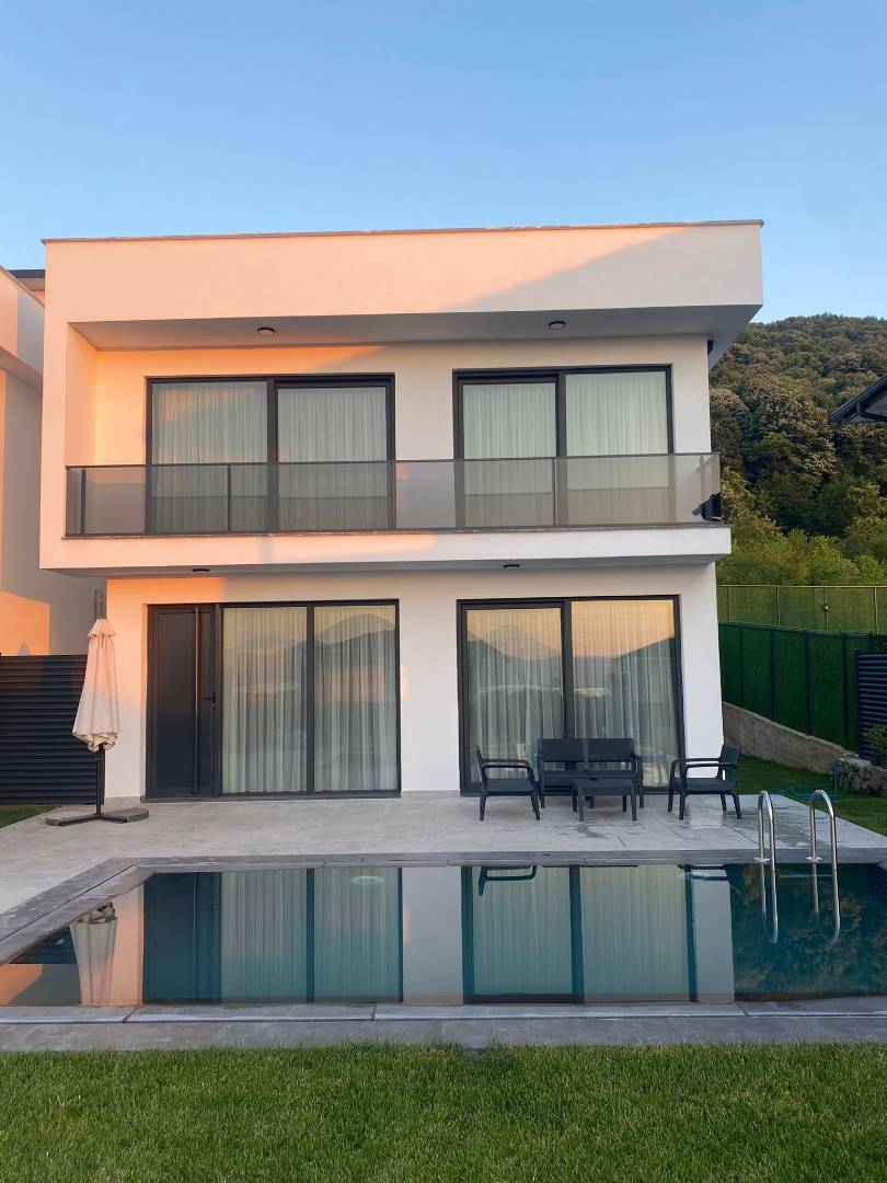 Sapanca Kırkpınar'da Geniş Bahçe İçerisinde, Özel Havuzlu, Lüks Villa - Sapanca / Kırkpınar