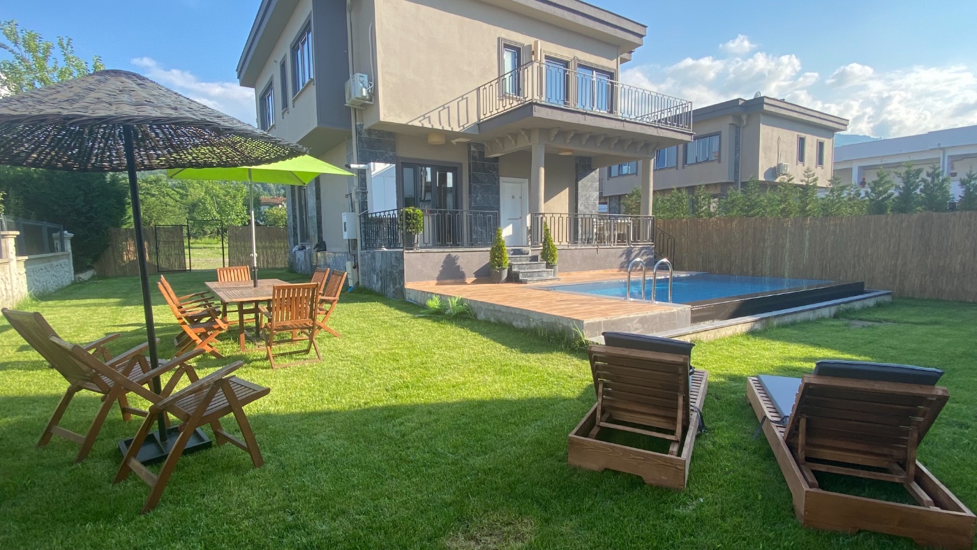 Sapanca Kırkpınar'da Geniş Bahçeli, Özel Havuzlu, Lüks Villa - Sapanca / Kırkpınar