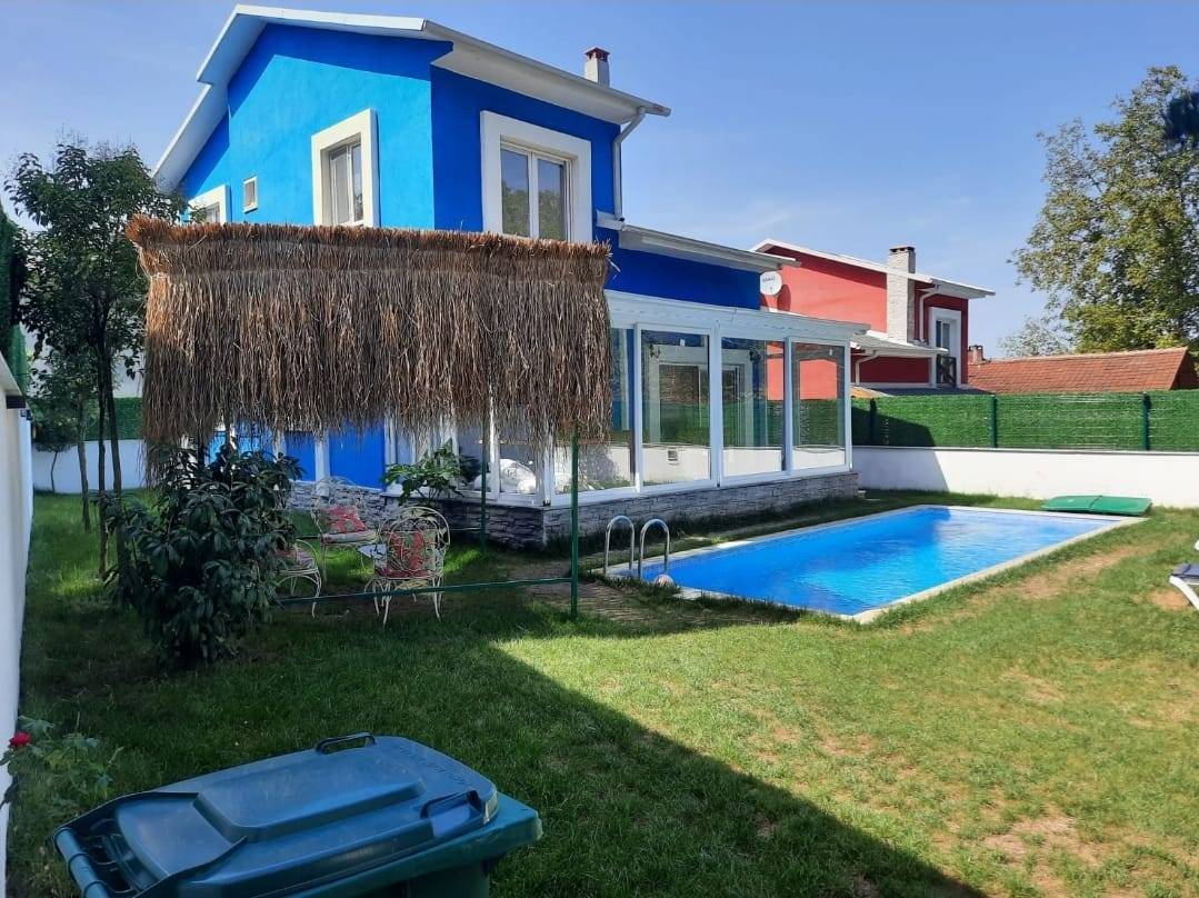 Sapanca Kırkpınar'da Merkeze Yakın, Isıtmalı Havuzlu, Kiralık Villa - Sapanca / Kırkpınar