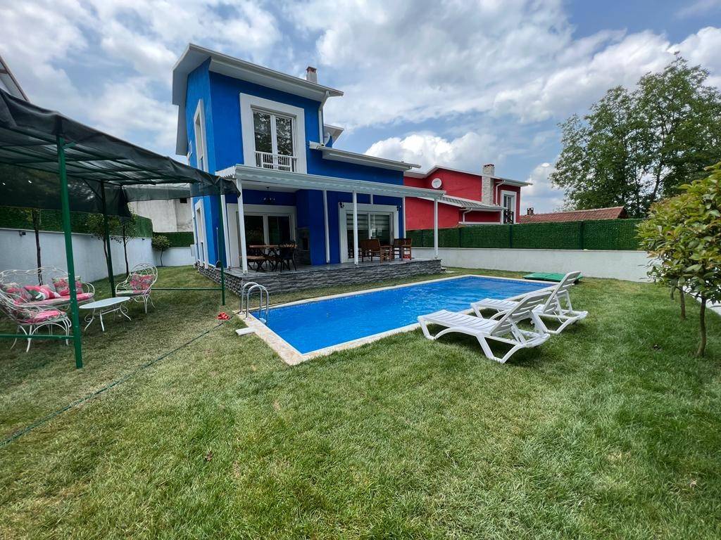 Sapanca Kırkpınar'da Merkeze Yakın, Isıtmalı Havuzlu, Kiralık Villa fotoğraf 2