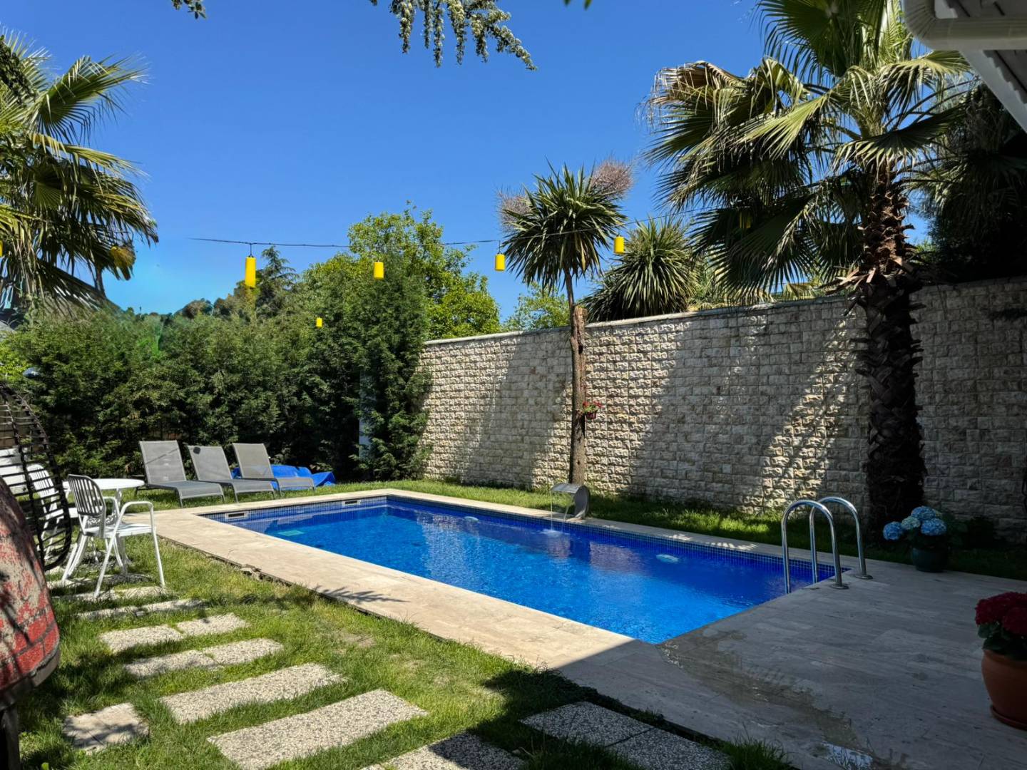 Sapanca Kırkpınar'da Merkezi Konumda, Isıtmalı Havuzlu, Kiralık Villa fotoğraf 2