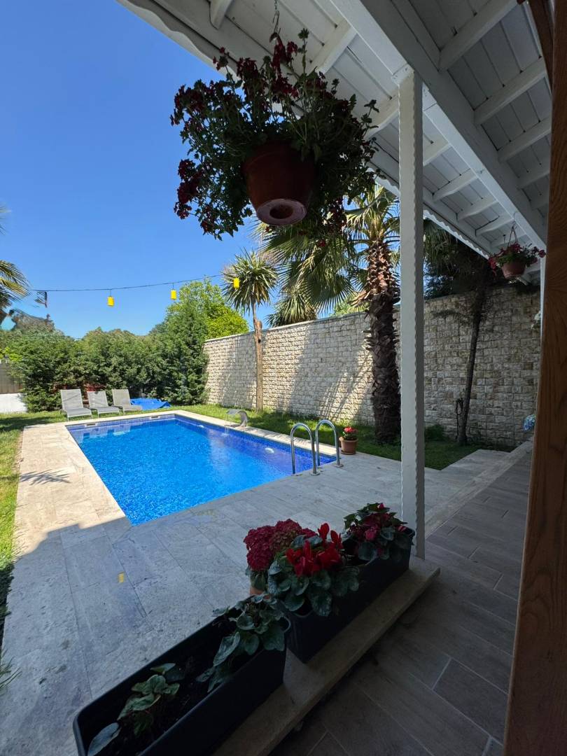 Sapanca Kırkpınar'da Merkezi Konumda, Isıtmalı Havuzlu, Kiralık Villa fotoğraf 3