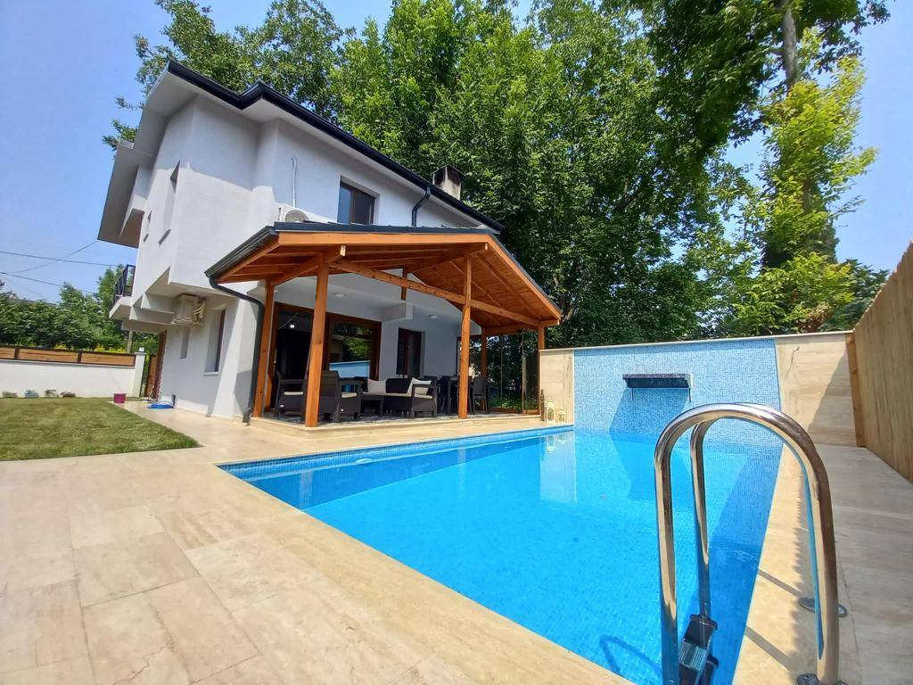 Sapanca Kırkpınar'da Merkezi Konumda, Isıtmalı Havuzlu, Modern Villa fotoğraf 2