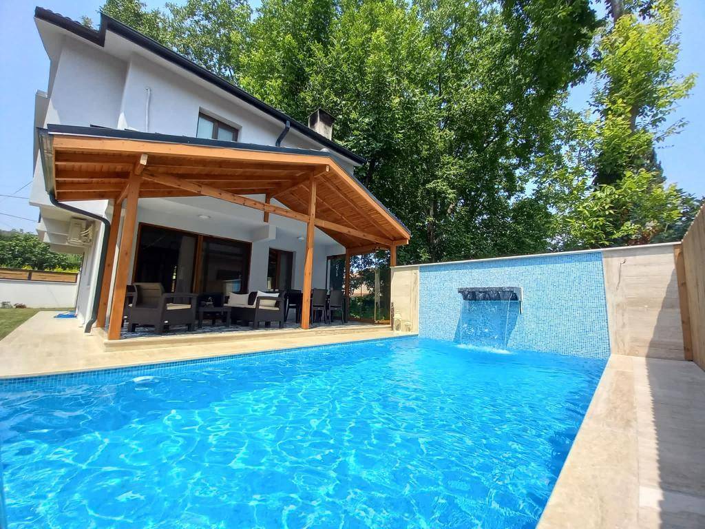 Sapanca Kırkpınar'da Merkezi Konumda, Isıtmalı Havuzlu, Modern Villa fotoğraf 3
