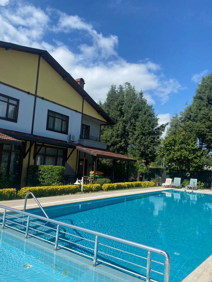 Sapanca Kırkpınar'da Merkezi Konumda, Özel Havuzlu, Kiralık Villa fotoğraf 2