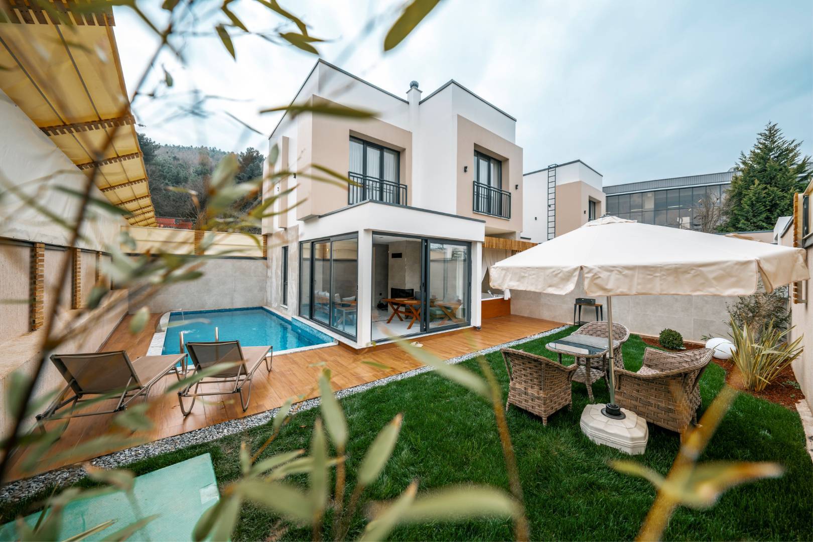 Sapanca Kırkpınar'da Modern Tasarımlı, Isıtmalı Havuzlu, Bahçeli Villa - Sapanca / Kırkpınar