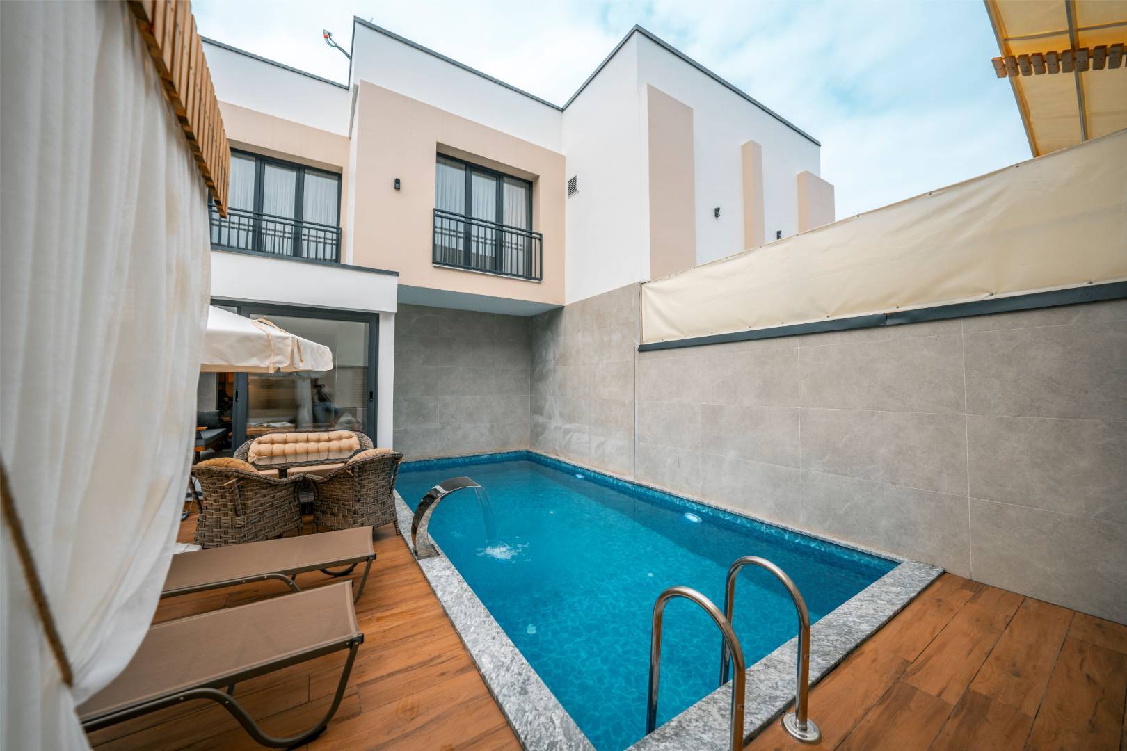 Sapanca Kırkpınar'da Modern Tasarımlı, Isıtmalı Havuzlu, Bahçeli Villa fotoğraf 3