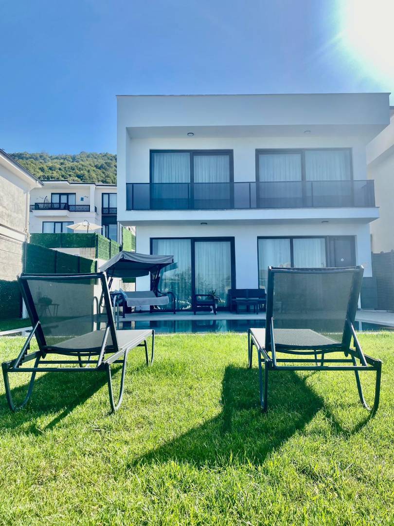 Sapanca Kırkpınar'da Modern Tasarımlı, Özel Havuzlu, 3+1 Villa fotoğraf 2