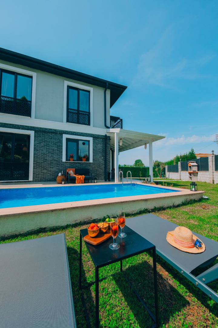 Sapanca Kırkpınar'da Sakin Konumda, Isıtmalı Havuzlu, Bahçeli Villa - Sapanca / Kırkpınar