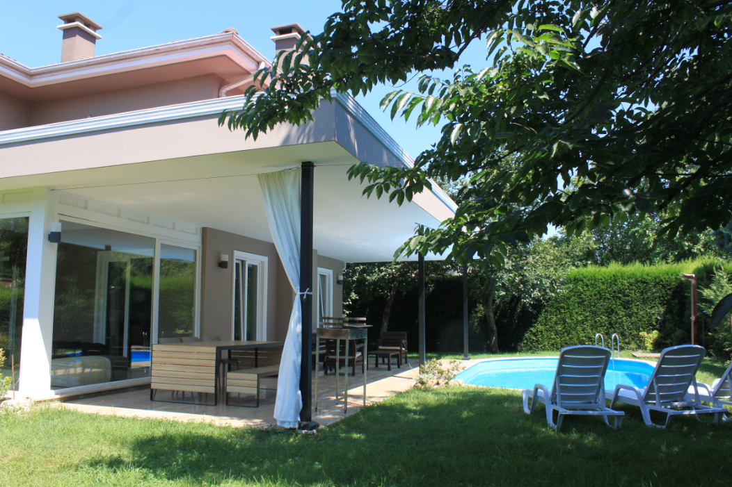 Sapanca Kırkpınar'da Yemyeşil Bahçeli, Özel Havuzlu, Modern Villa - Sapanca / Kırkpınar