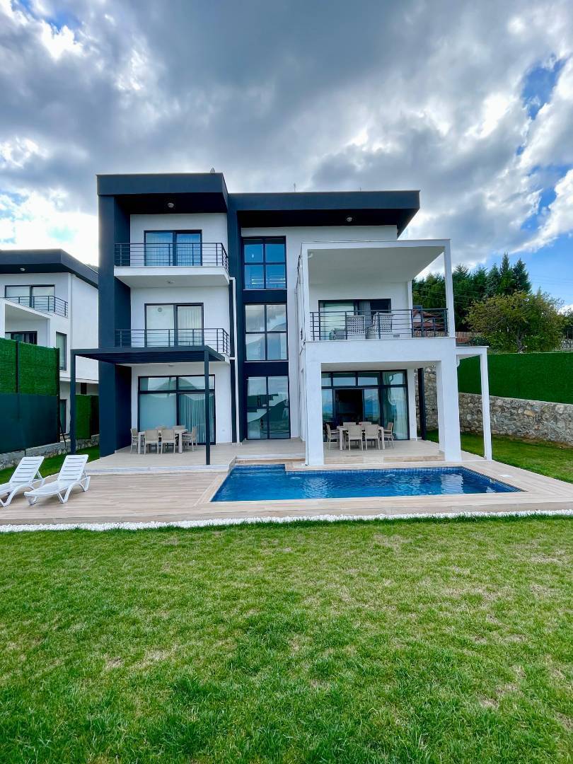 Sapanca Kurtköy'de Muhteşem Göl Manzaralı, Özel Havuzlu, 10 Kişilik Villa - Sapanca / Kurtköy