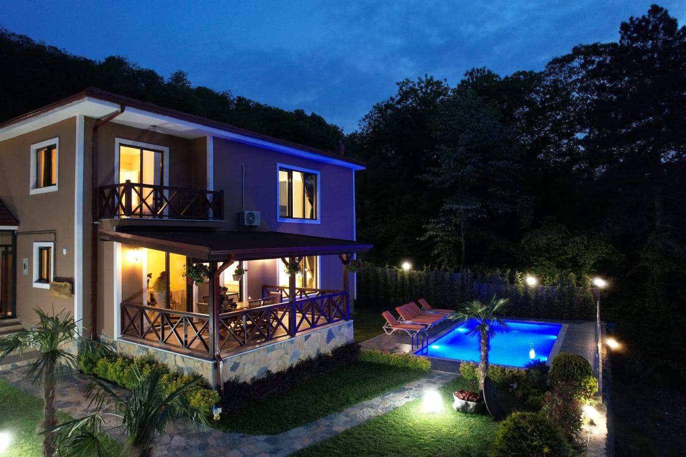 Sapanca Kuruçeşme'de Doğa Manzaralı, Isıtmalı Havuzlu, Lüks Villa - Sapanca