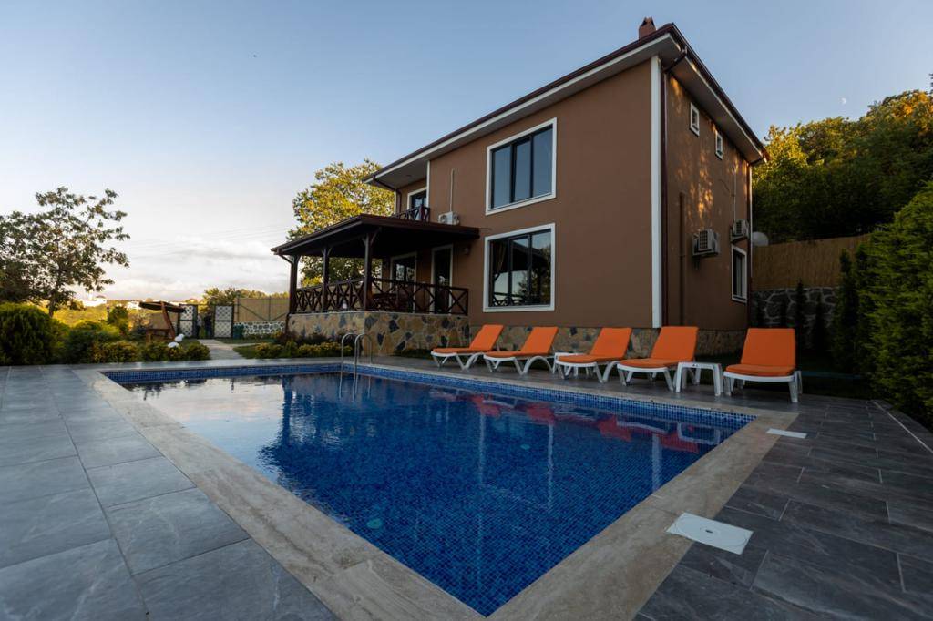 Sapanca Kuruçeşme'de Doğa Manzaralı, Isıtmalı Havuzlu, Lüks Villa fotoğraf 3