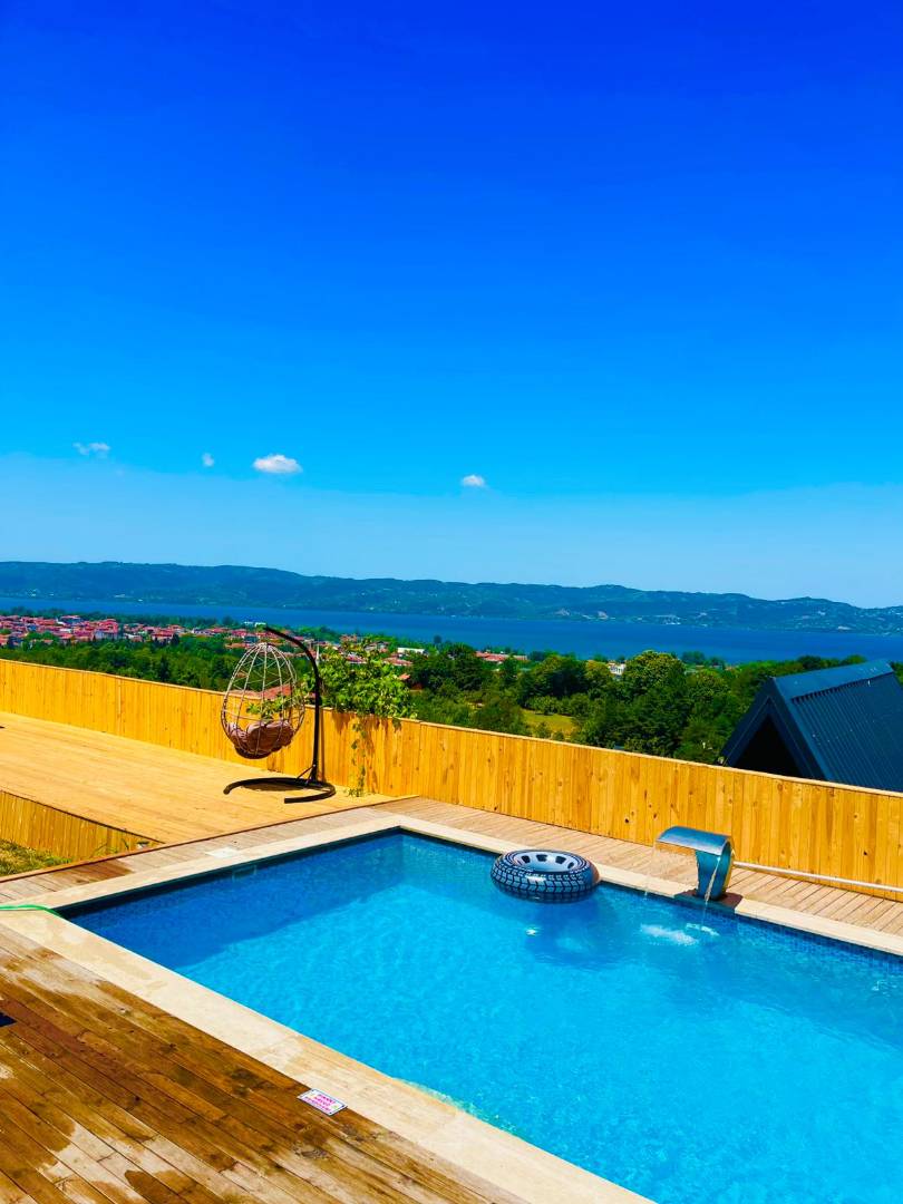 Sapanca Kuruçeşme'de Enfes Göl Manzaralı, Özel Havuzlu, Kiralık Bungalov fotoğraf 2