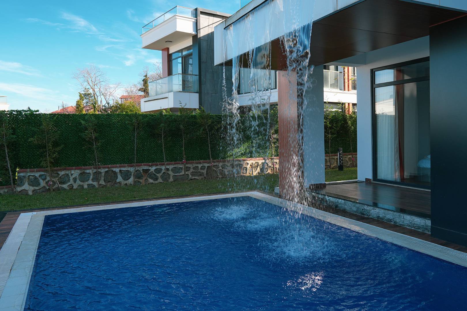 Sapanca Kuruçeşme'de Göl Manzaralı, Isıtmalı Özel Havuzlu, Kiralık Villa fotoğraf 3