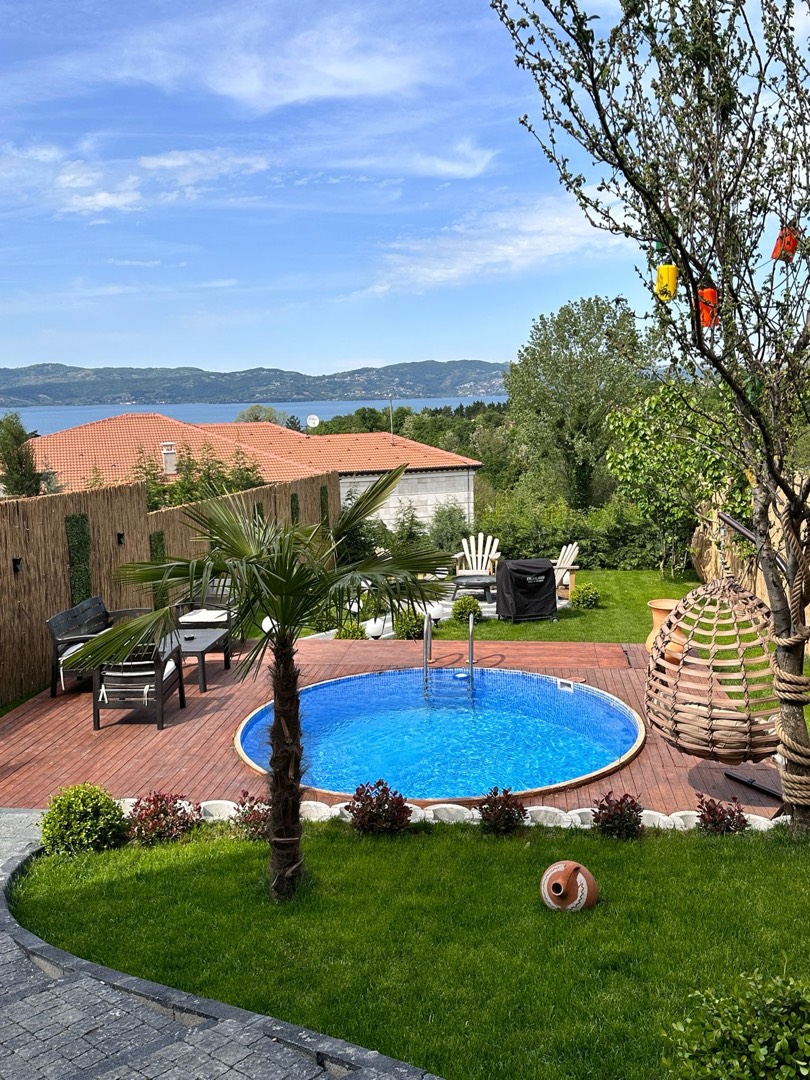 Sapanca Kuruçeşme'de Göl Manzaralı, Özel Havuzlu, Ferah Bungalov - Sapanca / Göl
