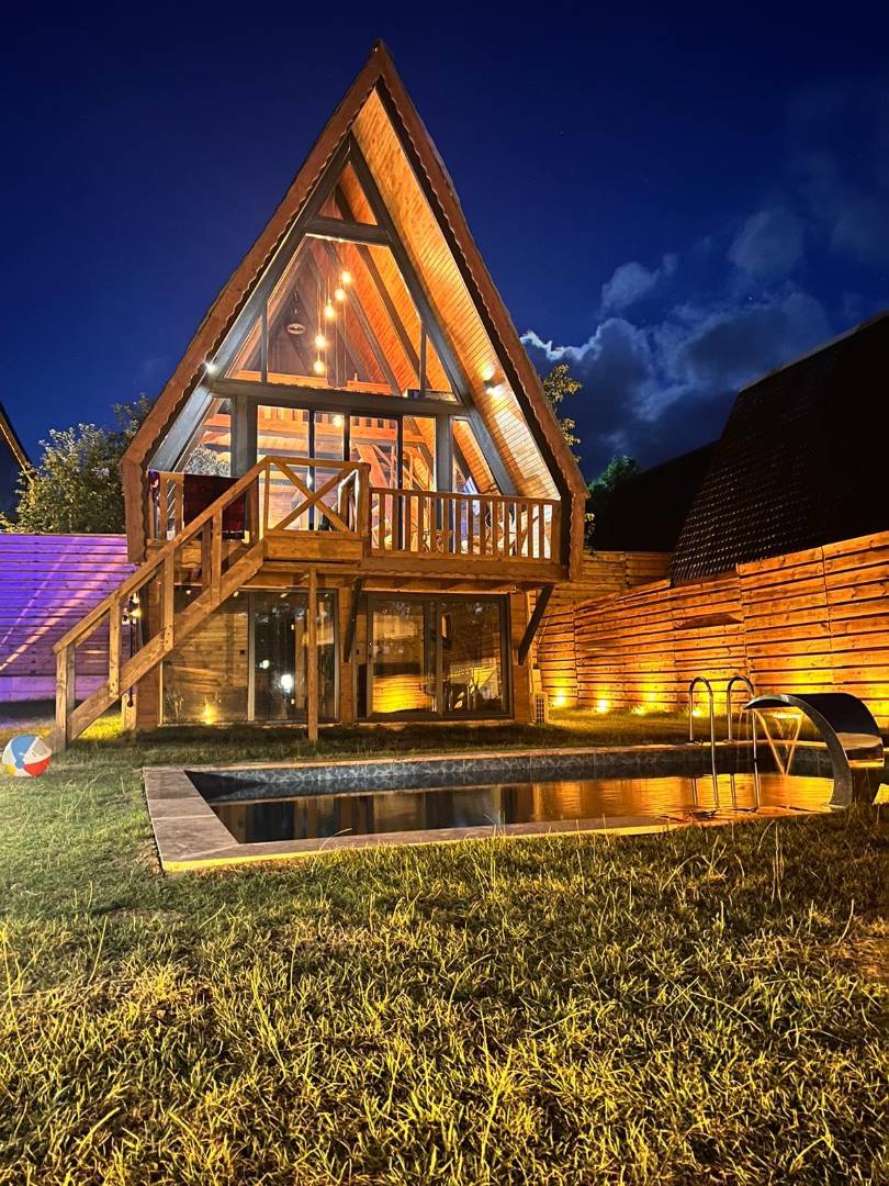 Sapanca Kuruçeşme'de Merkezi Konumda, Isıtmalı Havuzlu, Kiralık Bungalov fotoğraf 3