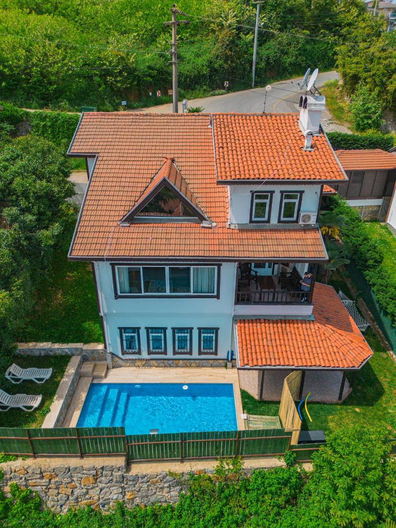 Sapanca Mahmudiye'de Geniş Bahçeli, Özel Havuzlu, Kiralık Villa - Sapanca / Mahmudiye