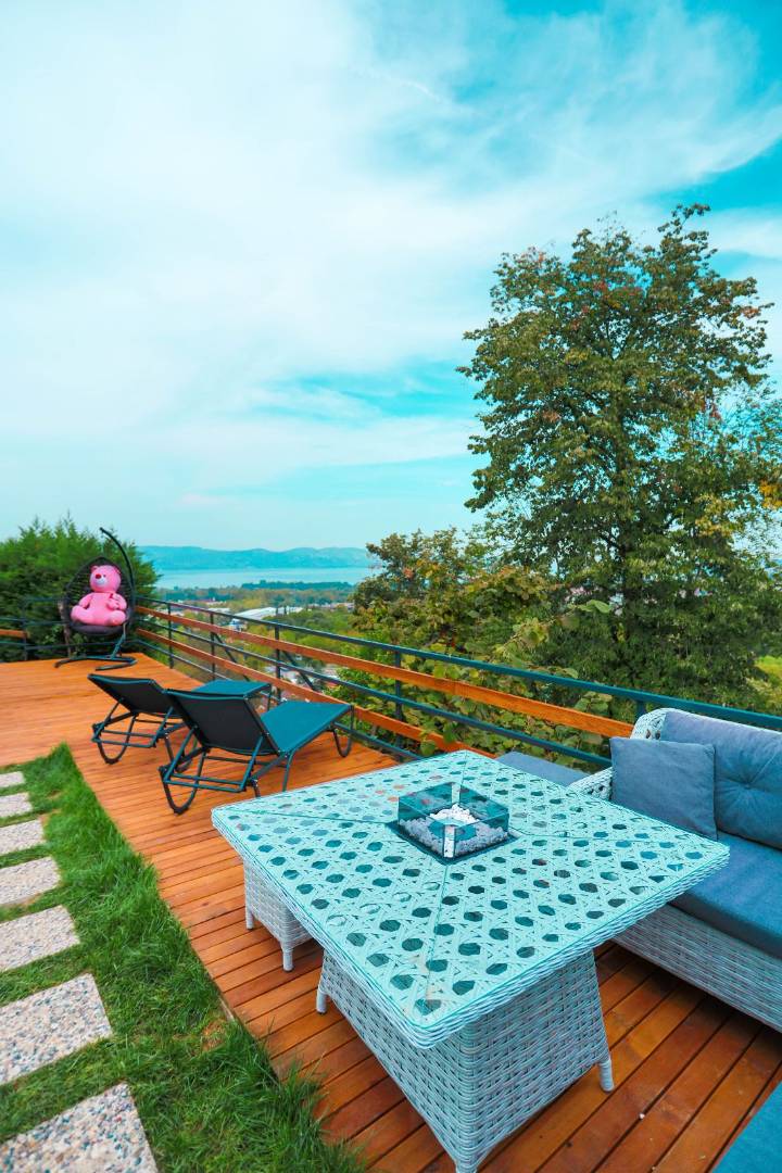Sapanca Mahmudiye'de Göl Manzaralı, Isıtmalı Havuzlu, Kiralık Bungalov fotoğraf 2