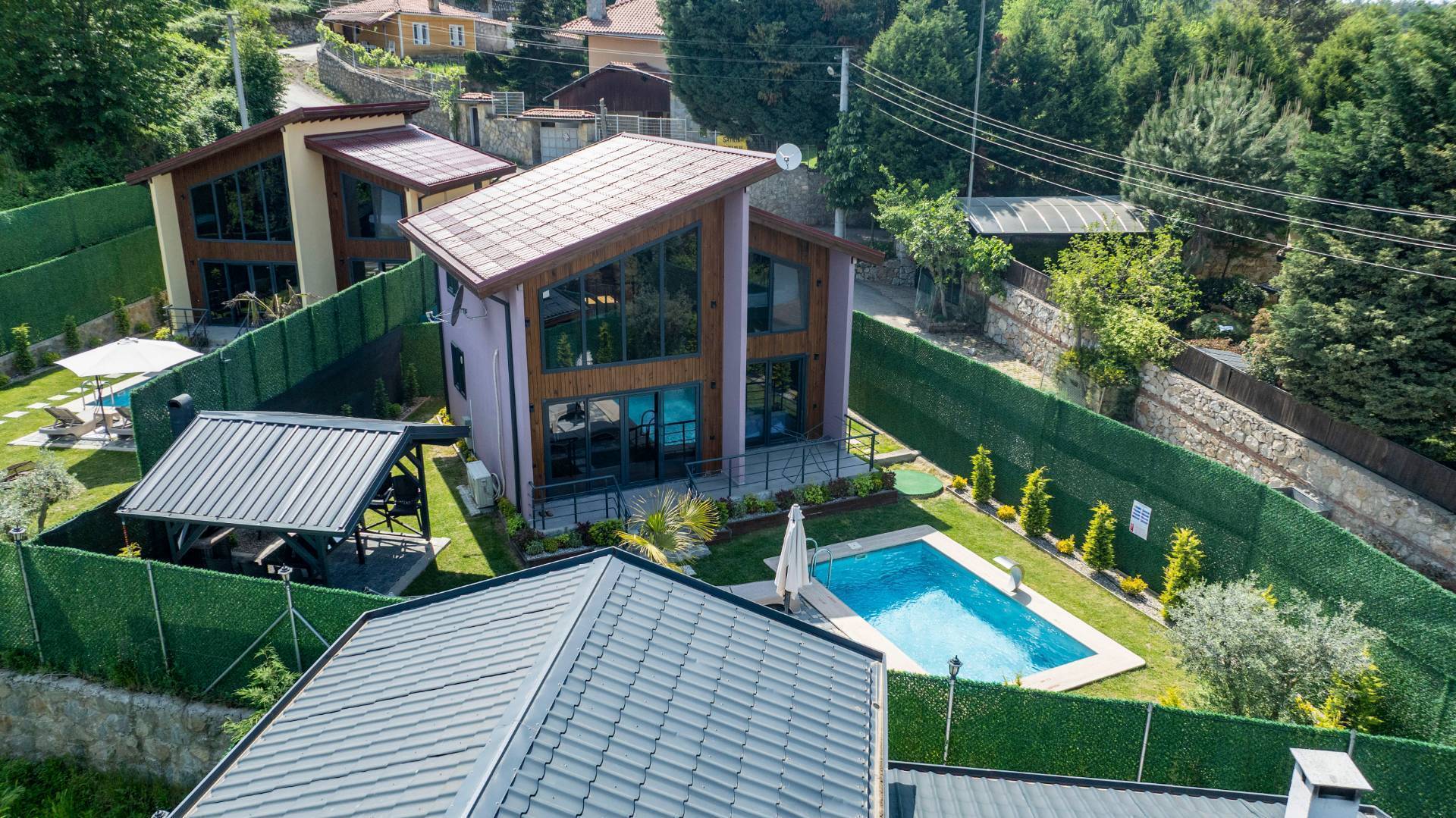 Sapanca Mahmudiye'de Huzurlu Doğada, Isıtmalı Havuzlu, Ahşap Villa - Sapanca / Mahmudiye