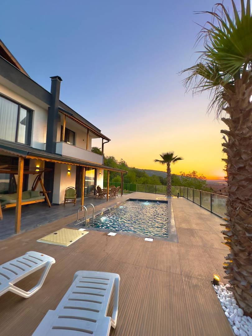 Sapanca Nailiye'de Doğa İle İç İçe, Isıtmalı Havuzlu, Lüks Villa - Sapanca / Nailiye