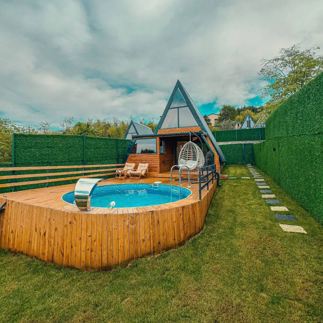 Sapanca Nailiye'de Geniş Bahçeli, Isıtmalı Havuzlu, Jakuzili Bungalov - Sapanca / Nailiye